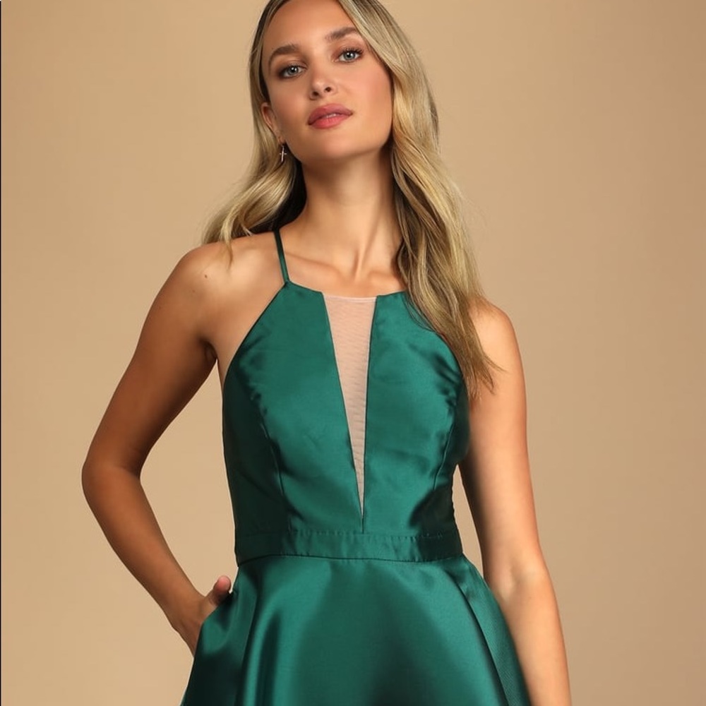 NWOT Lulu’s Take a Picture Green Satin Plunge Skater Dress With Pockets Small - Picture 3 of 10